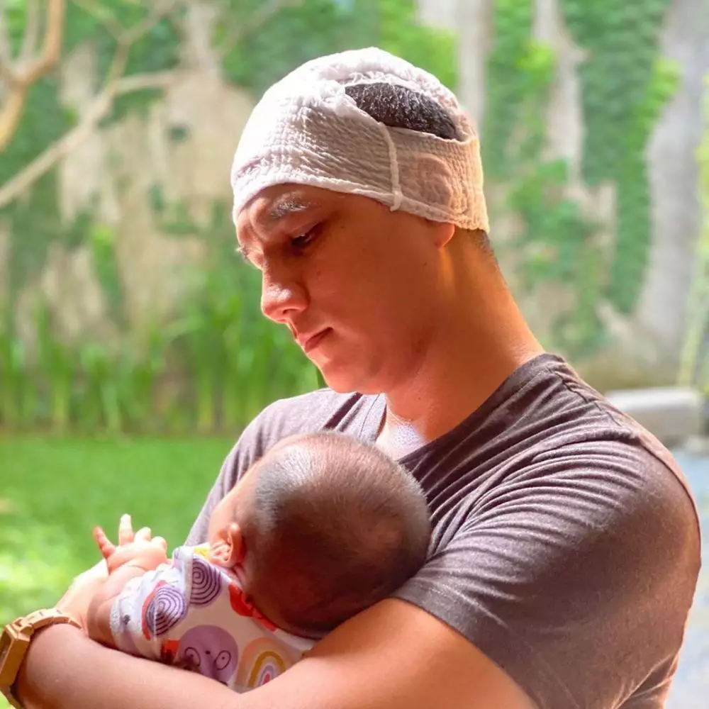 Arda Naff momong anak © 2020 brilio.net Arda Naff momong anak © 2020 brilio.net