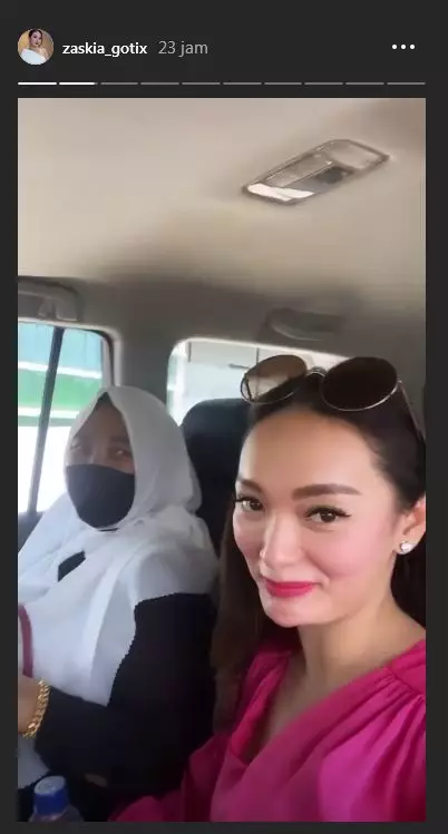 Momen Zaskia Gotik ketemu mertua  Instagram