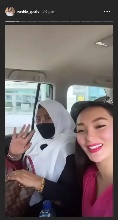 Momen Zaskia Gotik ketemu mertua  Instagram