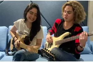 Duet bareng, ini 6 momen kebersamaan Dul Jaelani dan Tissa Biani