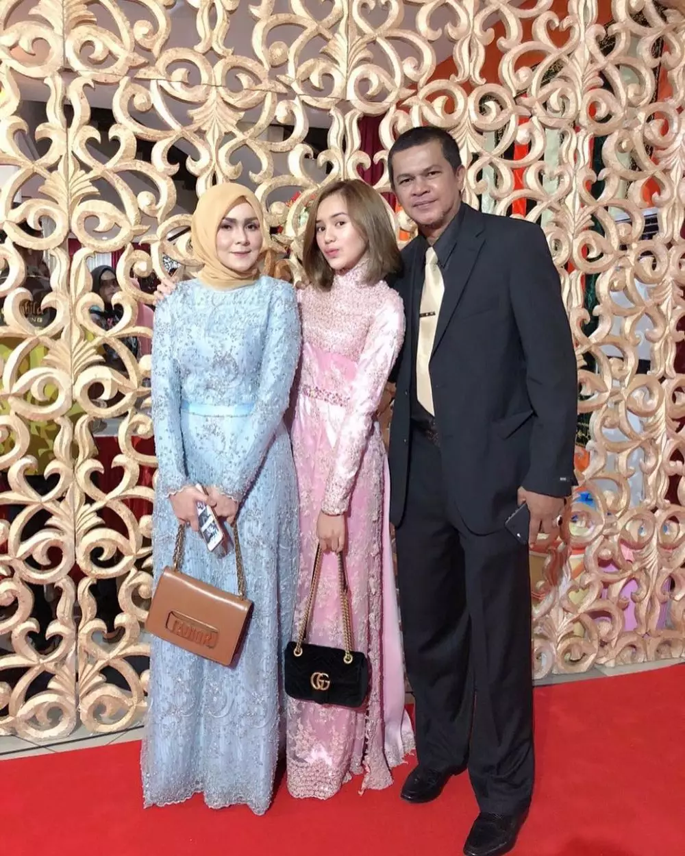 potret Beby Tsabina dan keluarga Instagram