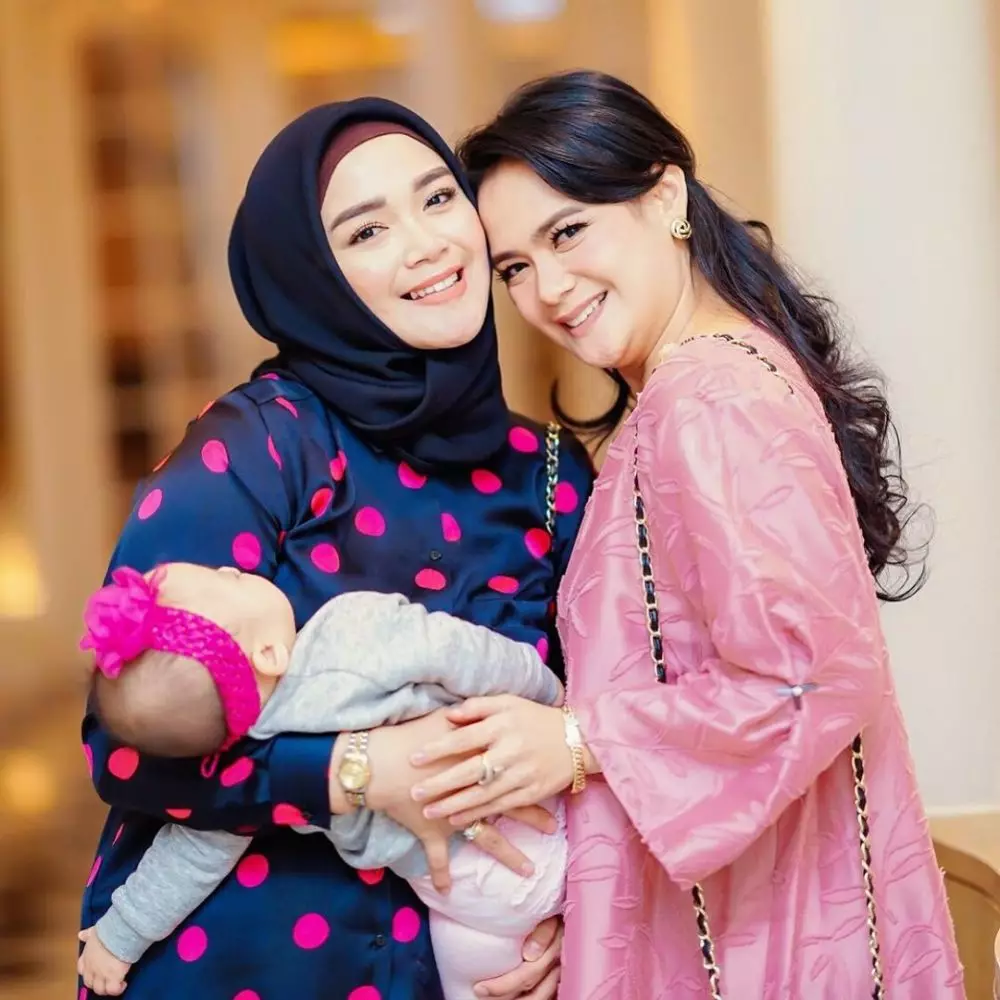 Potret manis Shezy dan Sheza Idris Instagram