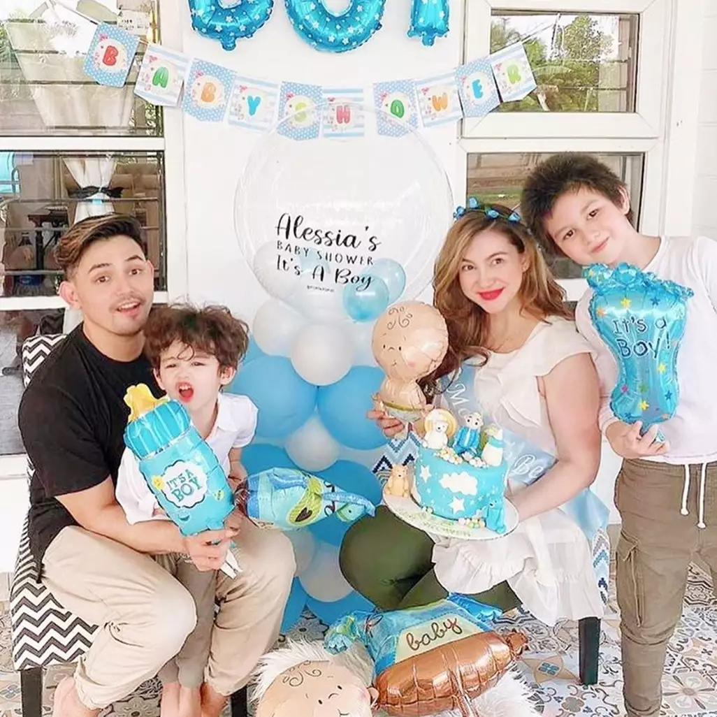 7 Momen baby shower Alessia Cestaro, nuansa biru penuh kebahagiaan