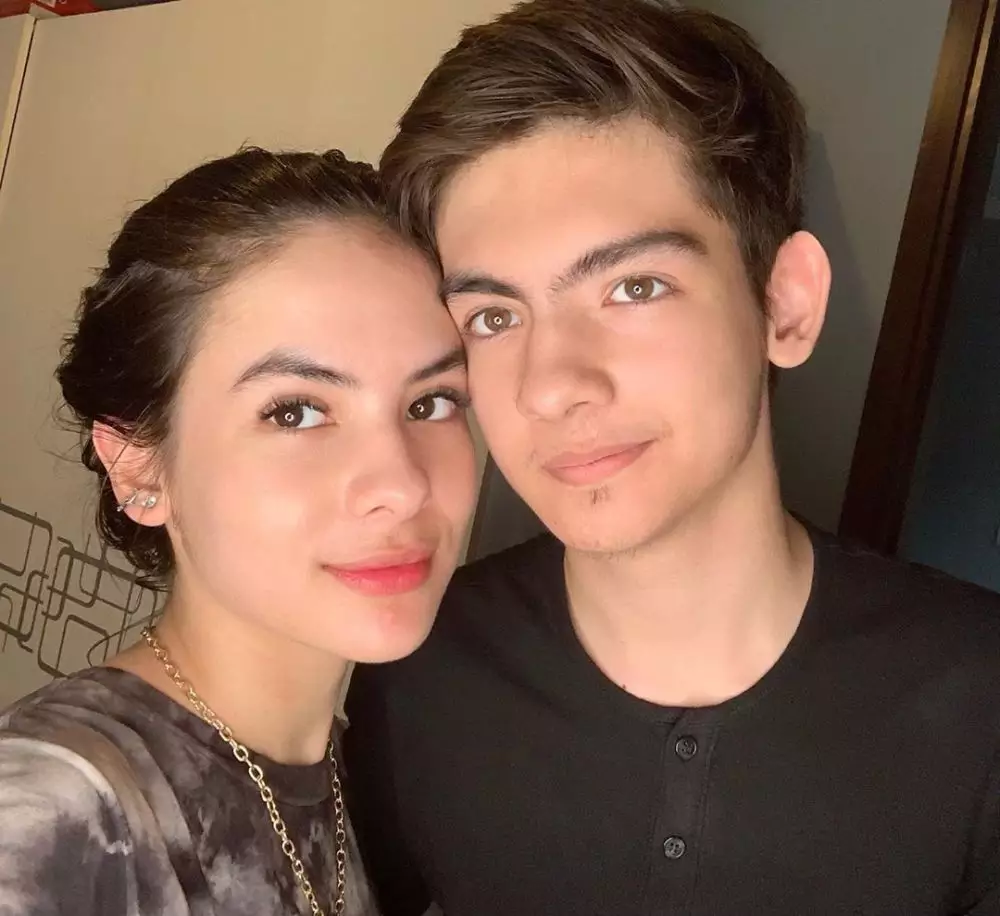 Steffi Zamora dan sang kakak Instagram