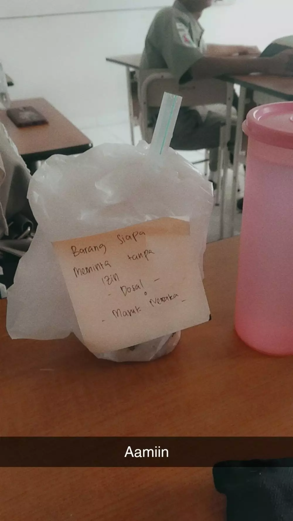 peringatan dilarang ambil makanan © 2020 brilio.net