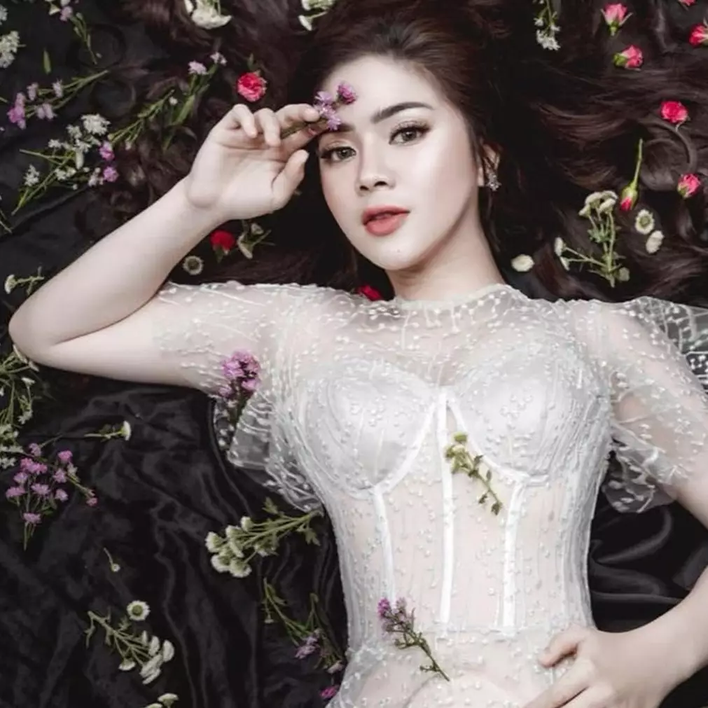 8 Momen pemotretan Felicya Angelista tiru gaya Han So-hee