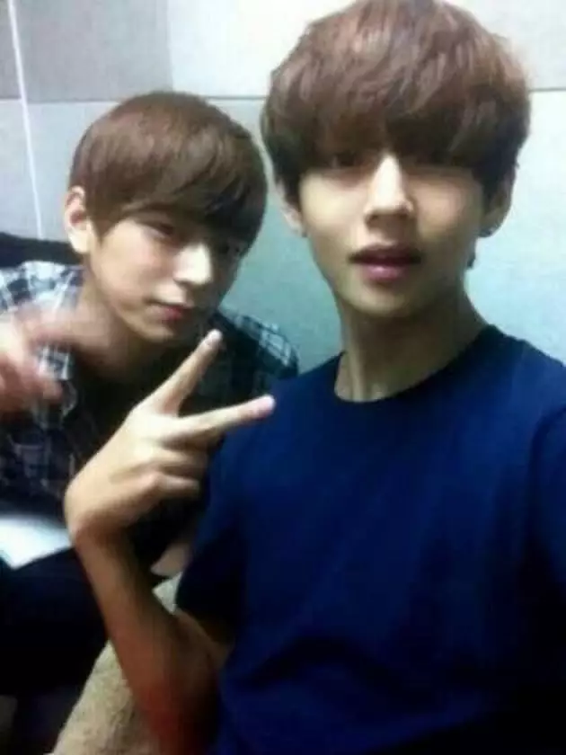 V BTS saat sekolah berbagai sumber V BTS saat sekolah berbagai sumber