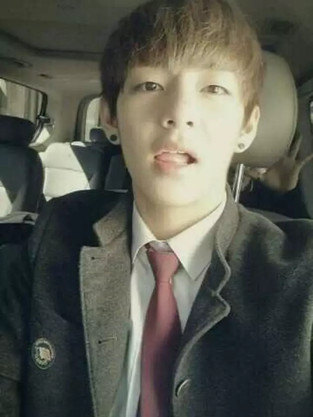 V BTS saat sekolah berbagai sumber V BTS saat sekolah berbagai sumber