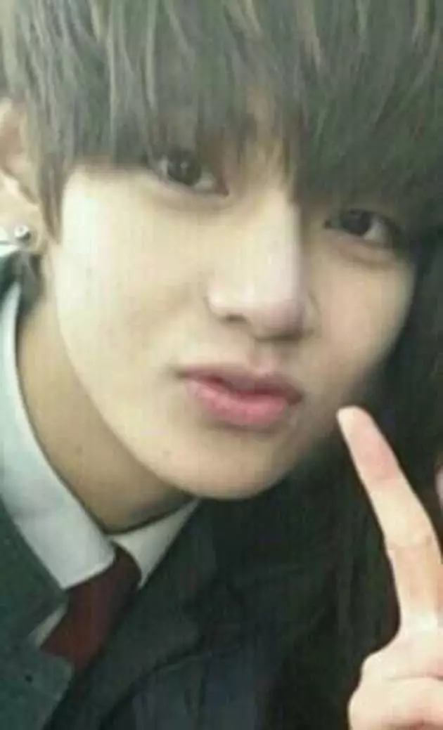 V BTS saat sekolah berbagai sumber V BTS saat sekolah berbagai sumber