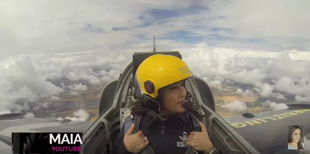 Potret Maia naik jet YouTube/Maia Estianty Potret Maia naik jet YouTube/Maia Estianty