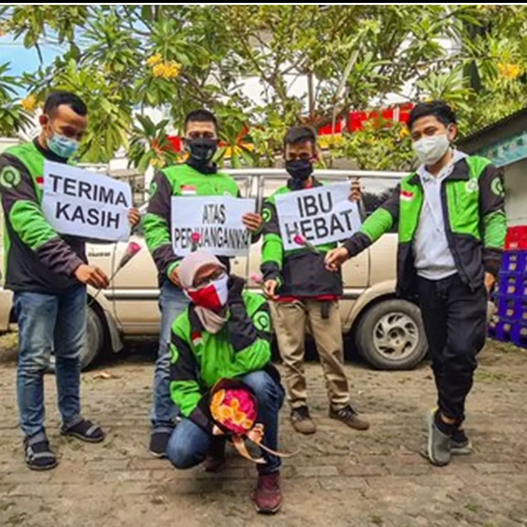 Viral driver ojek online 'ibu hebat' dapat kejutan ulang tahun