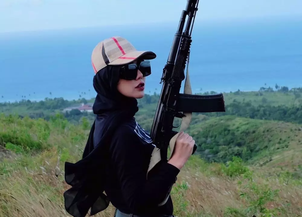 momen bella shofie latihan menembak i momen bella shofie latihan menembak i