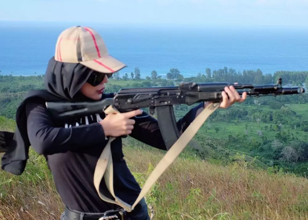 momen bella shofie latihan menembak i momen bella shofie latihan menembak i