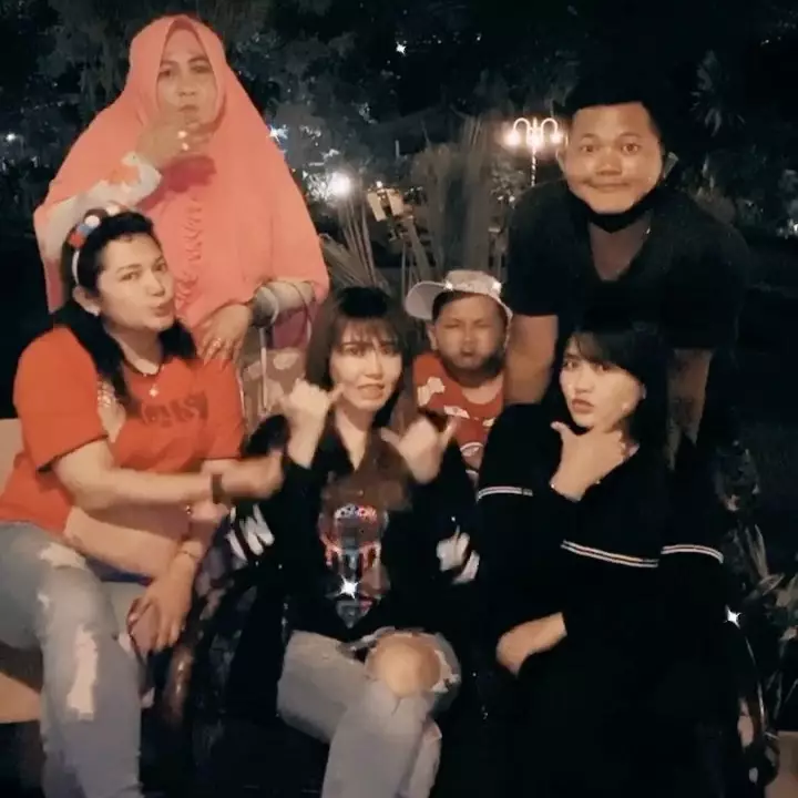 Via Vallen gelar syukuran Instagram Via Vallen gelar syukuran Instagram