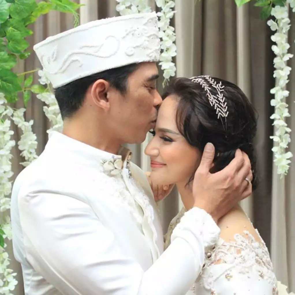 5 Fakta pernikahan Angelica Simperler &amp; mantan suami Saphira Indah