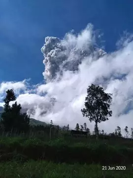 detik-detik erupsi merapi © 2020 twitter.com