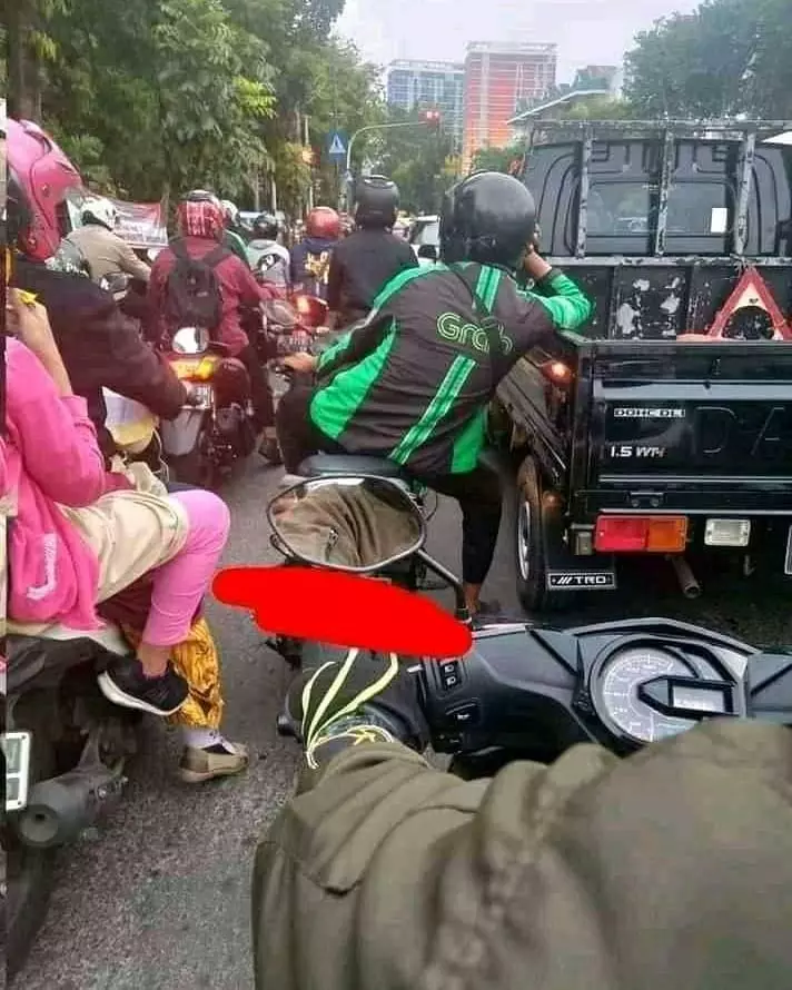 momen lucu malas kerja © 2020 instagram.com momen lucu malas kerja © 2020 instagram.com