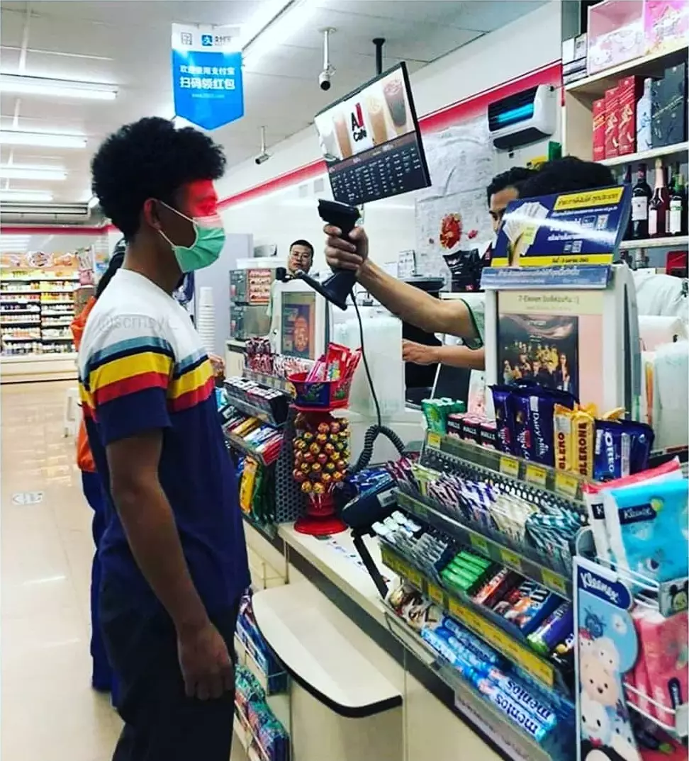 aksi kocak cek suhu Instagram