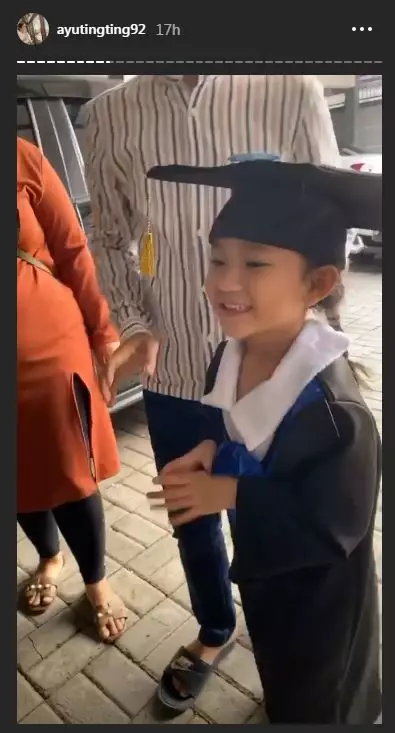 momen wisuda bilqis anak ayu ting ting instagram