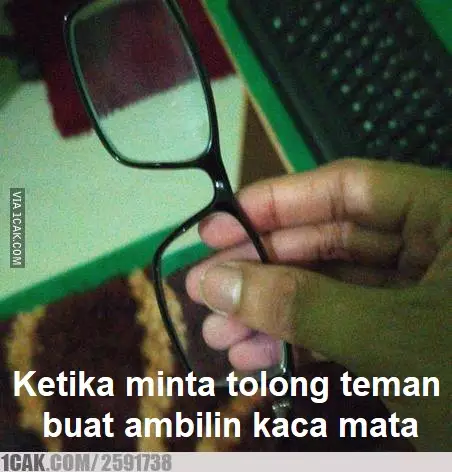 Meme orang berkaca mata berbagai sumber Meme orang berkaca mata berbagai sumber