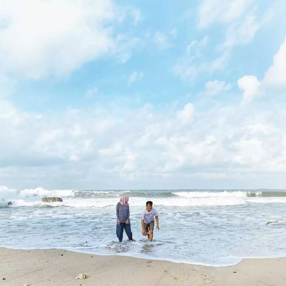 Zaskia Adya Mecca pergi ke pantai Instagram