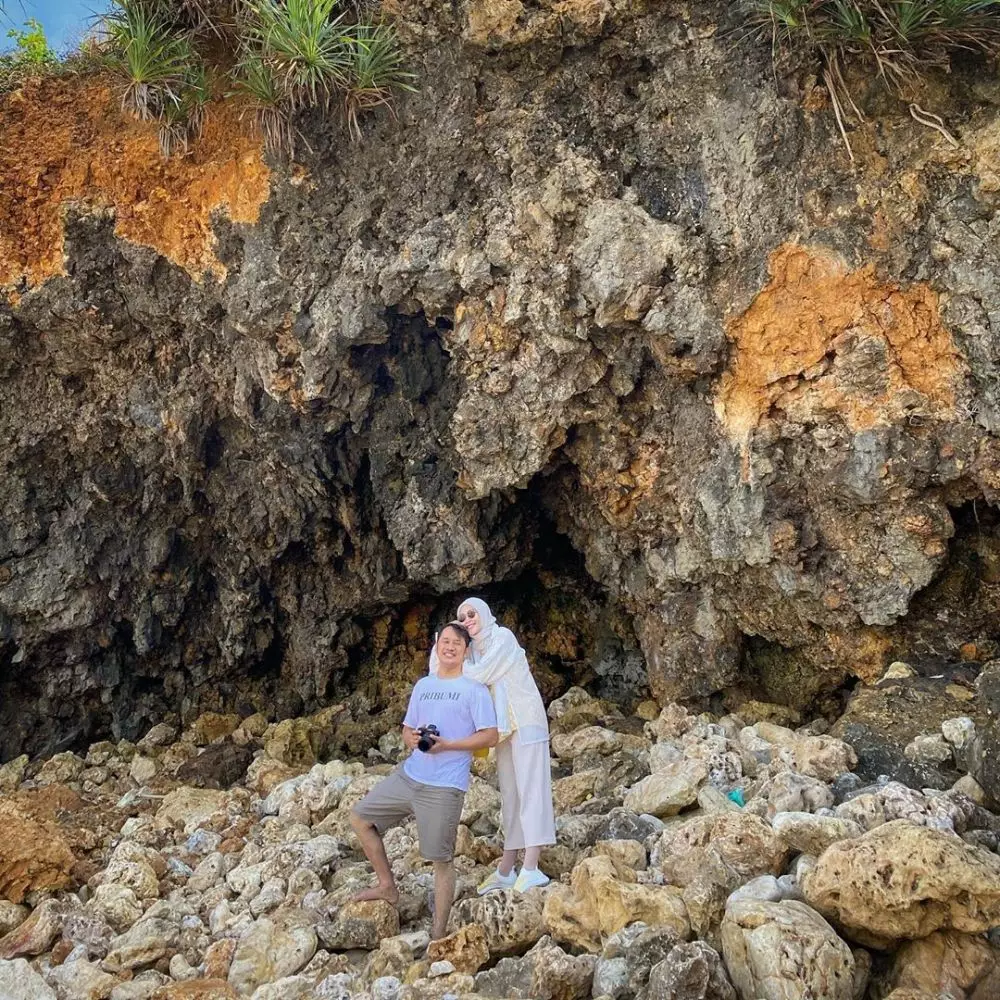 Zaskia Adya Mecca pergi ke pantai Instagram