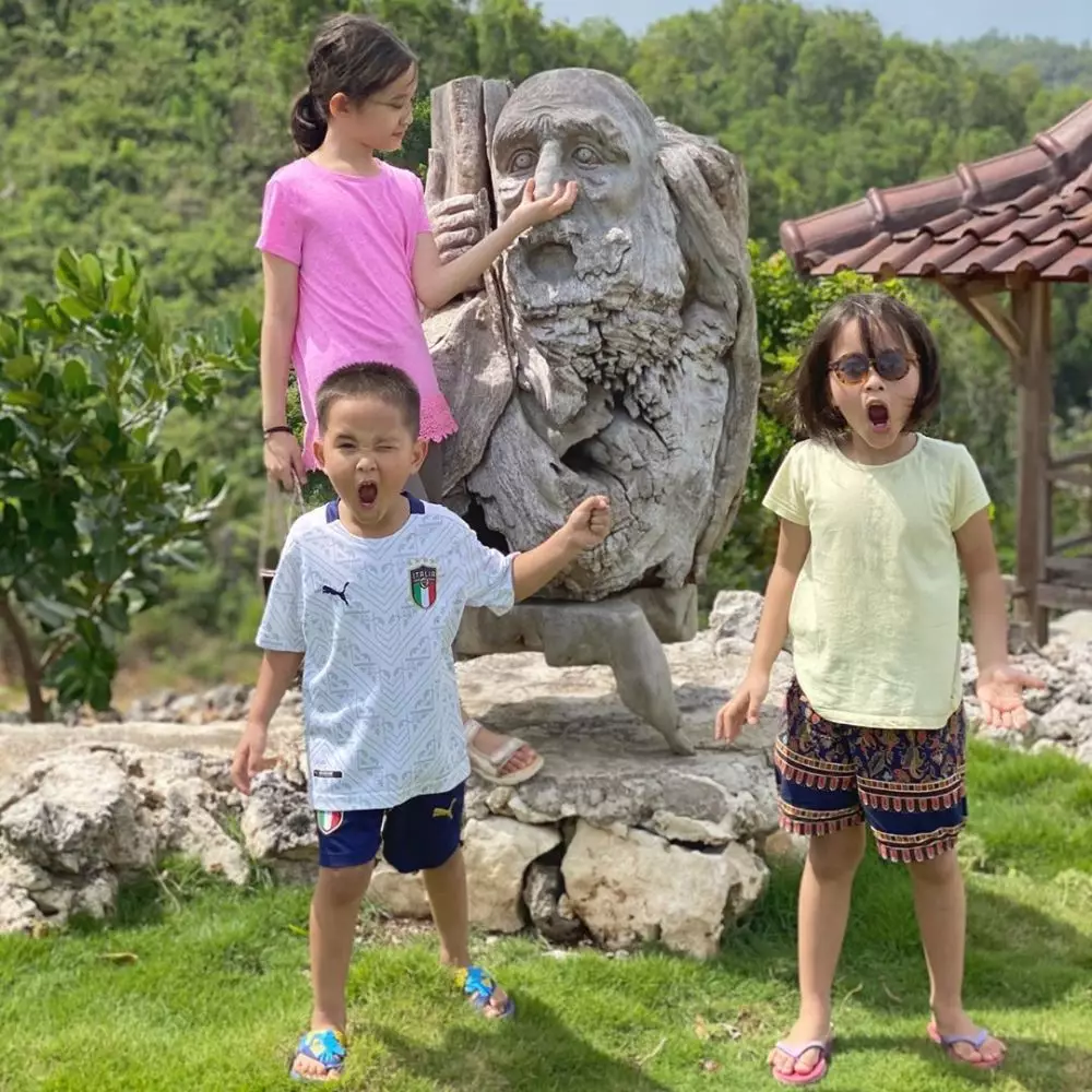 Zaskia Adya Mecca pergi ke pantai Instagram