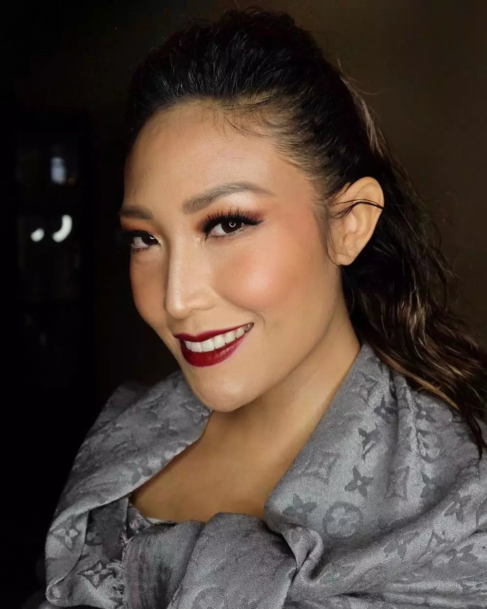 ayu dewi makeup tebal © 2020 brilio.net