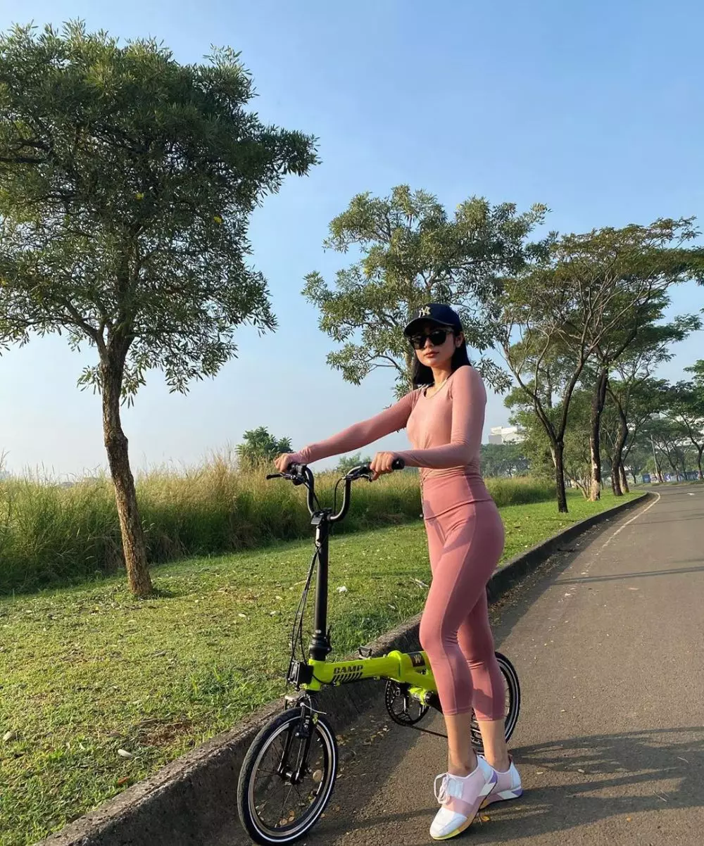 penyanyi dangdut bersepeda instagram
