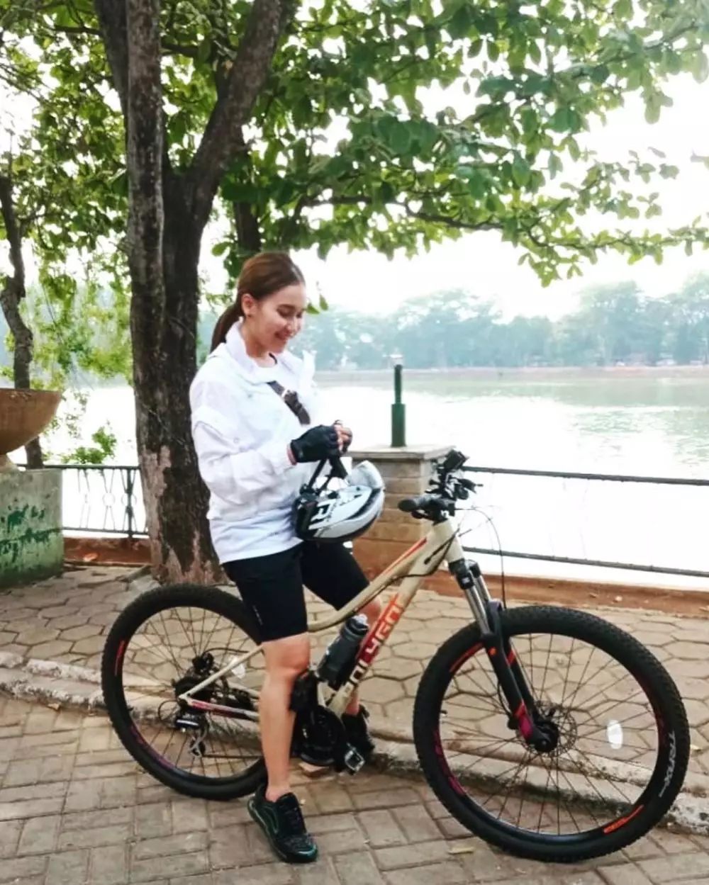 penyanyi dangdut bersepeda instagram