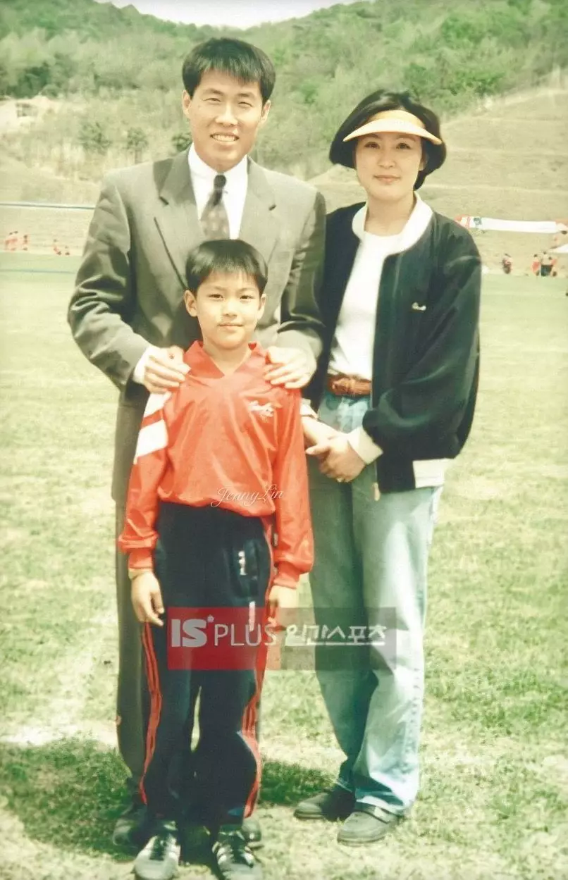 Potret Lee Min-ho masa kecil  berbagai sumber Potret Lee Min-ho masa kecil  berbagai sumber