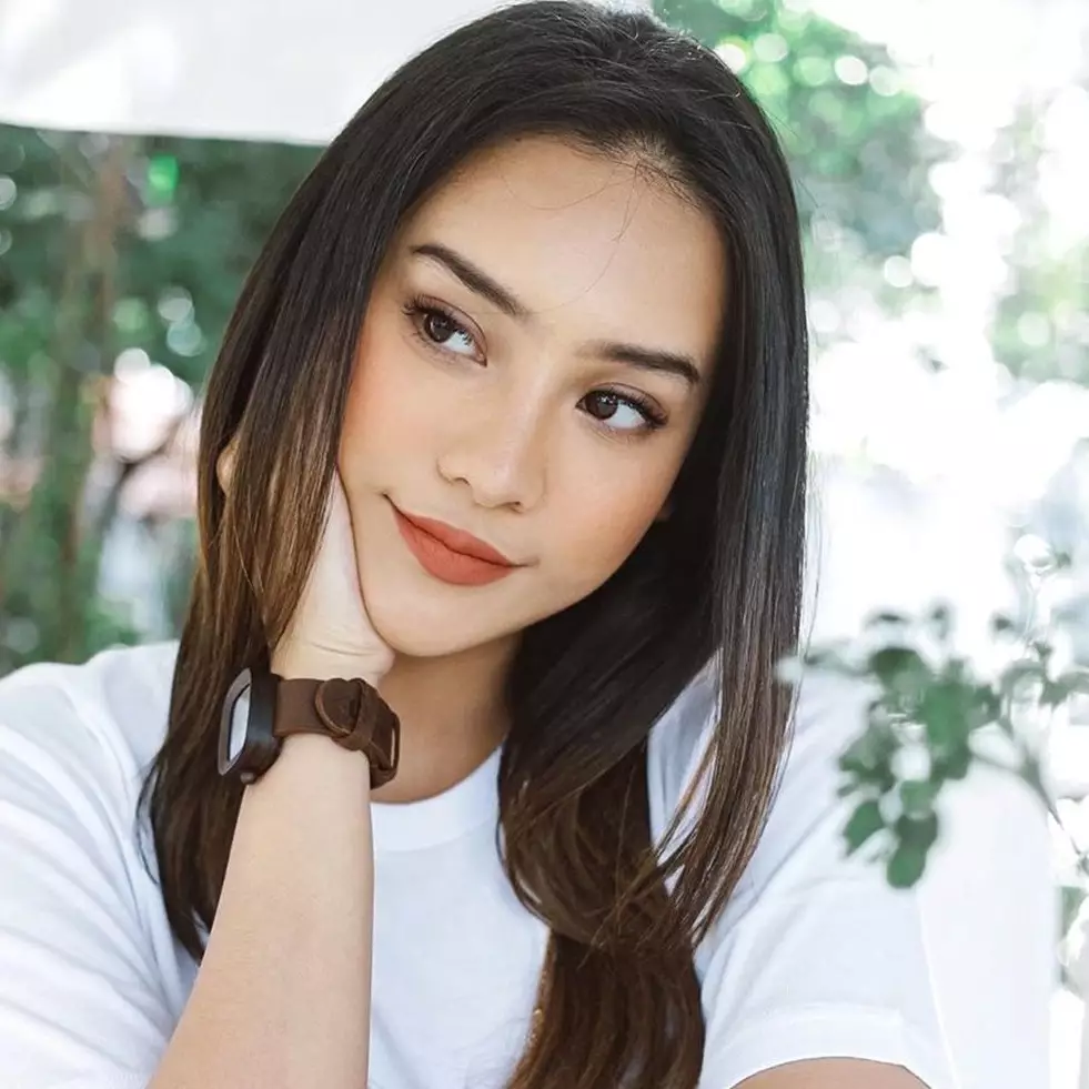 8 Potret masa kecil Anya Geraldine ini parasnya bikin gemas