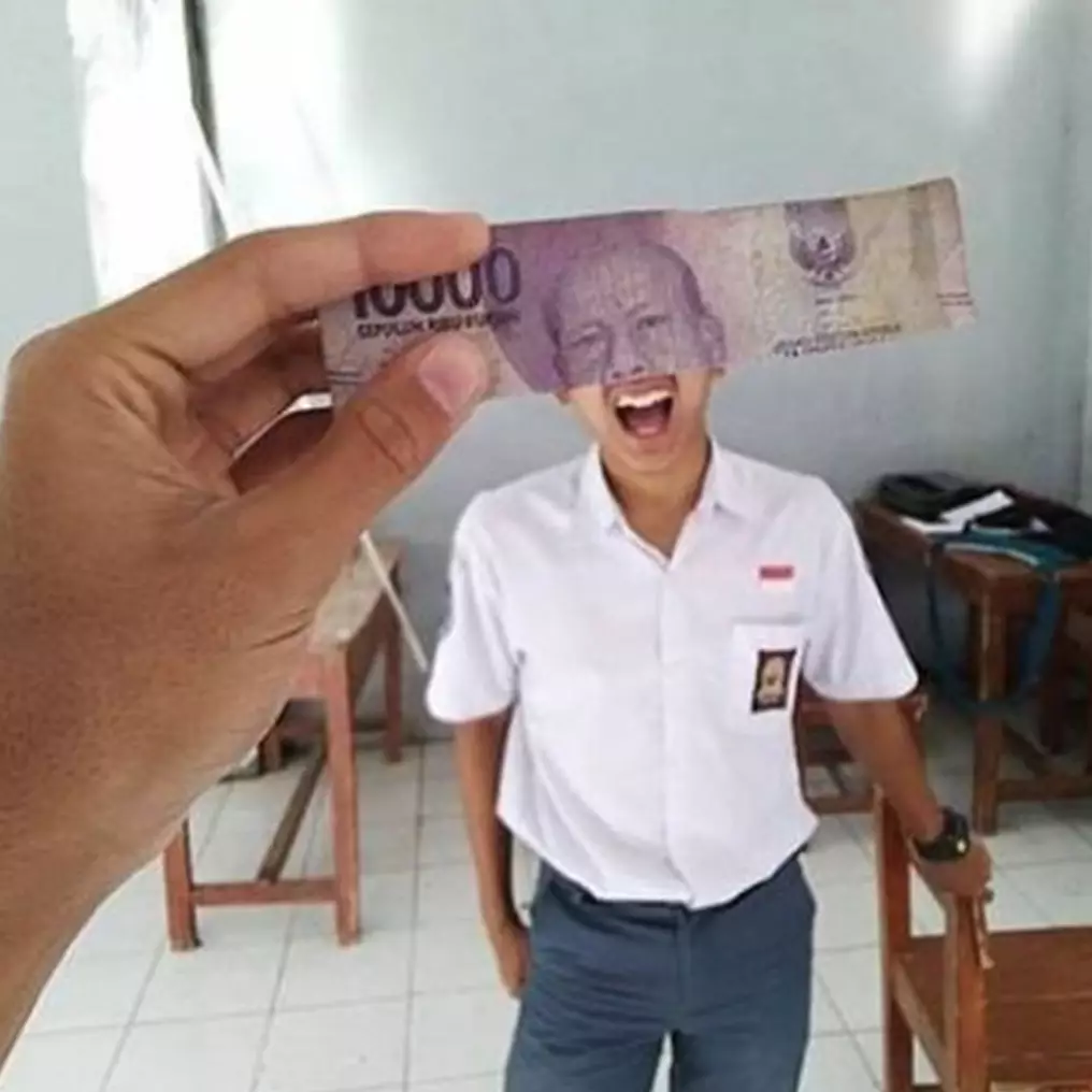 7 Potret muka orang digabung gambar di uang ini kocak
