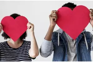 50 Kata-kata romantis rayakan anniversary, bikin hubungan langgeng