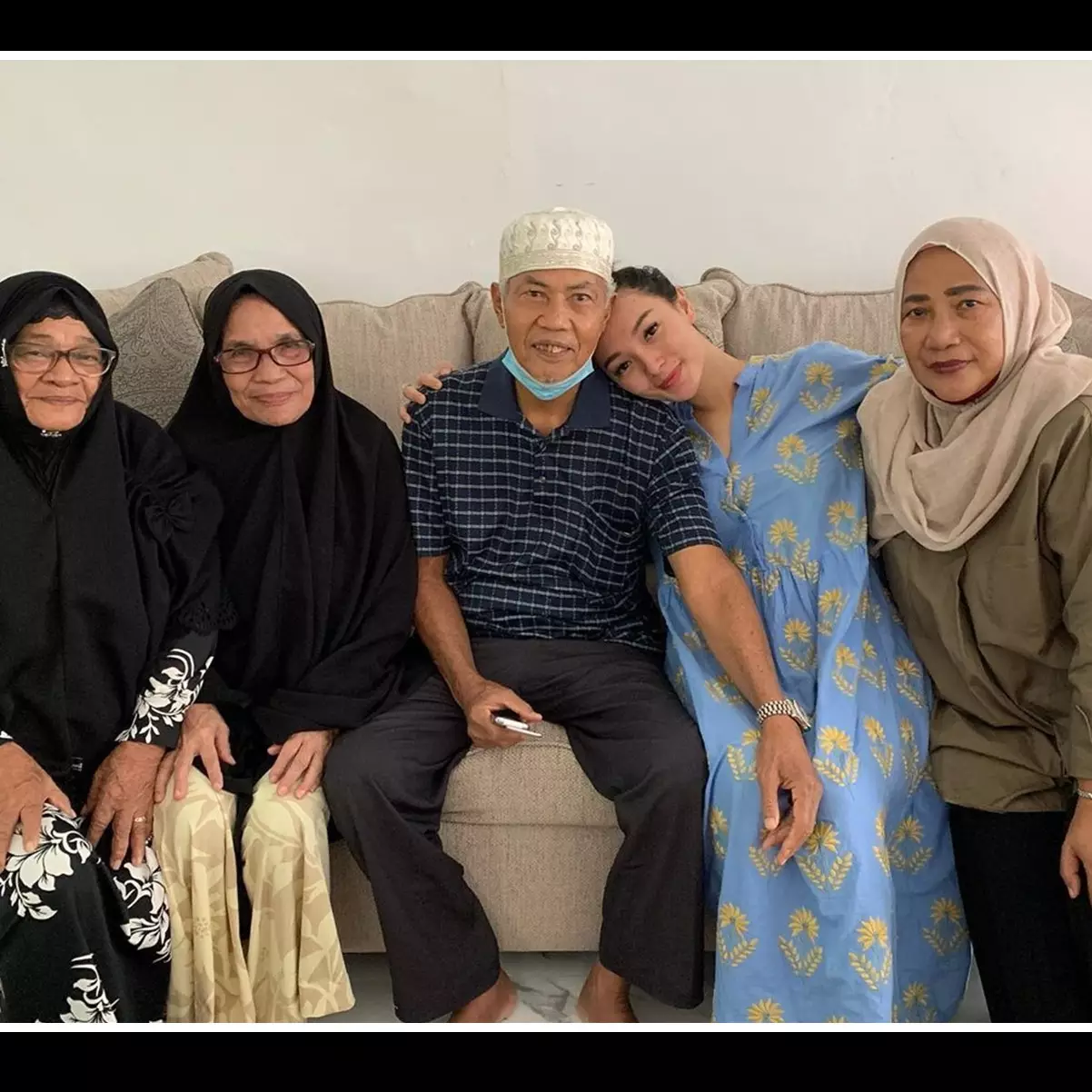 Momen hangat 5 pedangdut dengan mertua, bukti menantu idaman