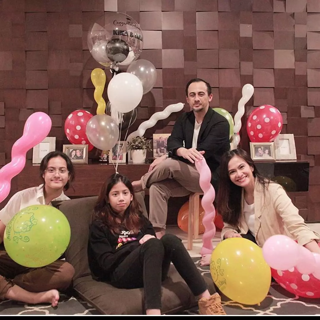 Ersa Mayori rayakan kenaikan kelas anak, ambil rapotnya drive thru