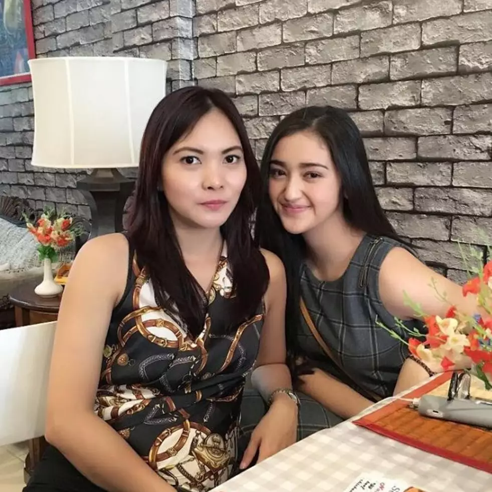 8 Potret kebersamaan Ranty Maria dan ibu ini bak sahabatan