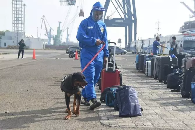 Potret penyelamatan ABK Covid Instagram/@tni_angkatan_laut