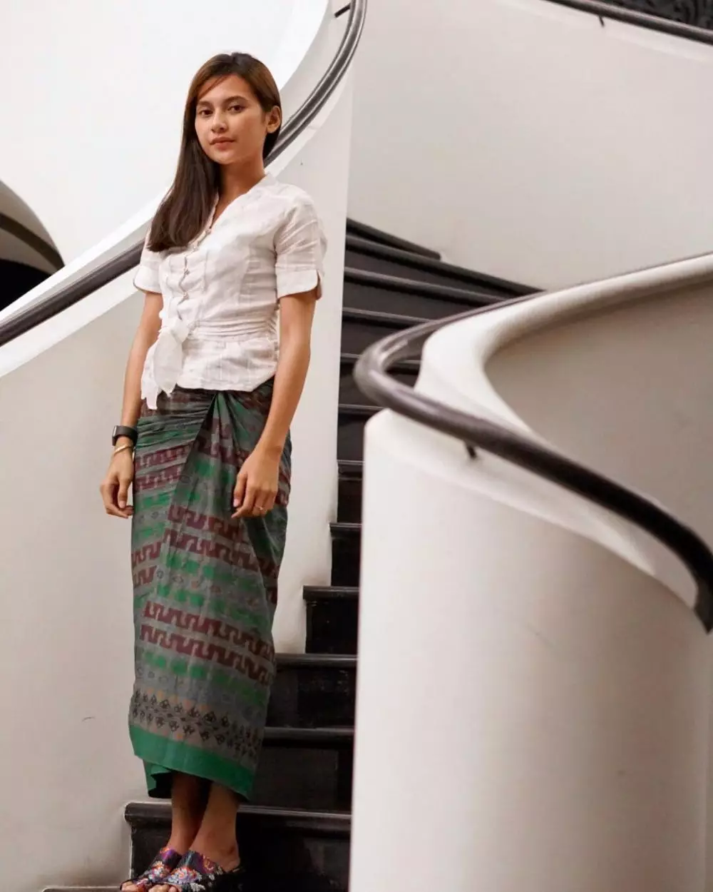 Gaya feminin Indah Permatasari Instagram