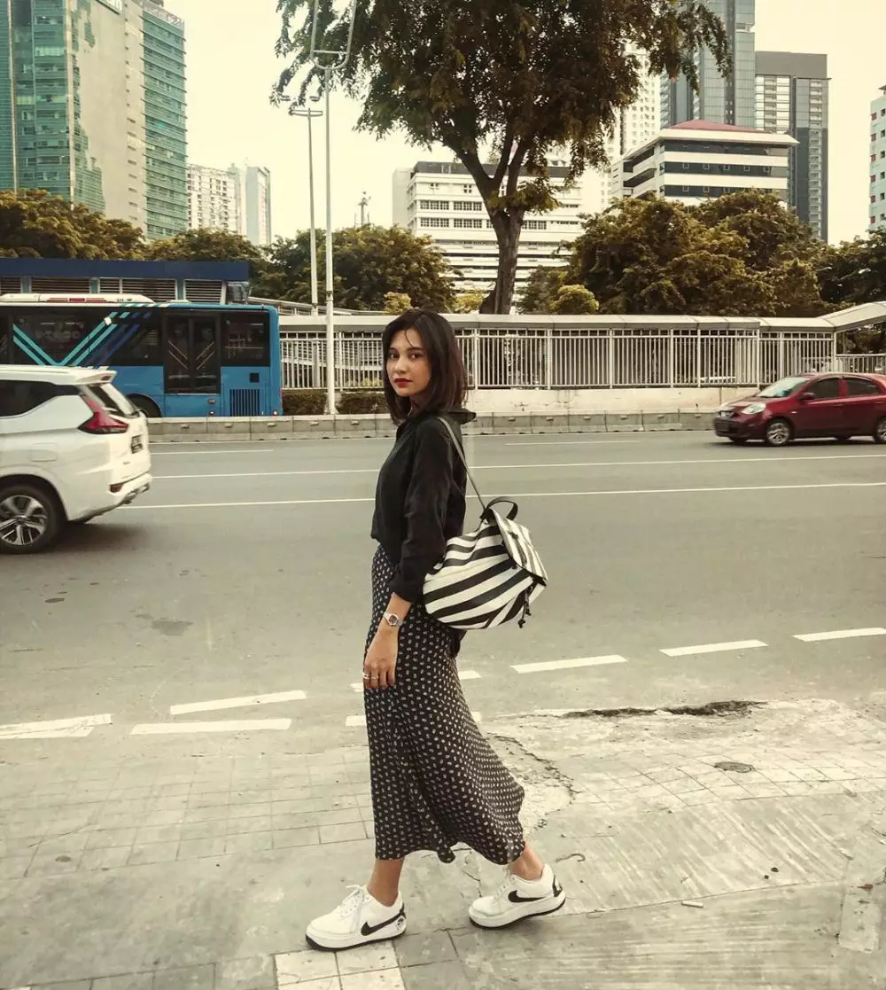 Gaya feminin Indah Permatasari Instagram