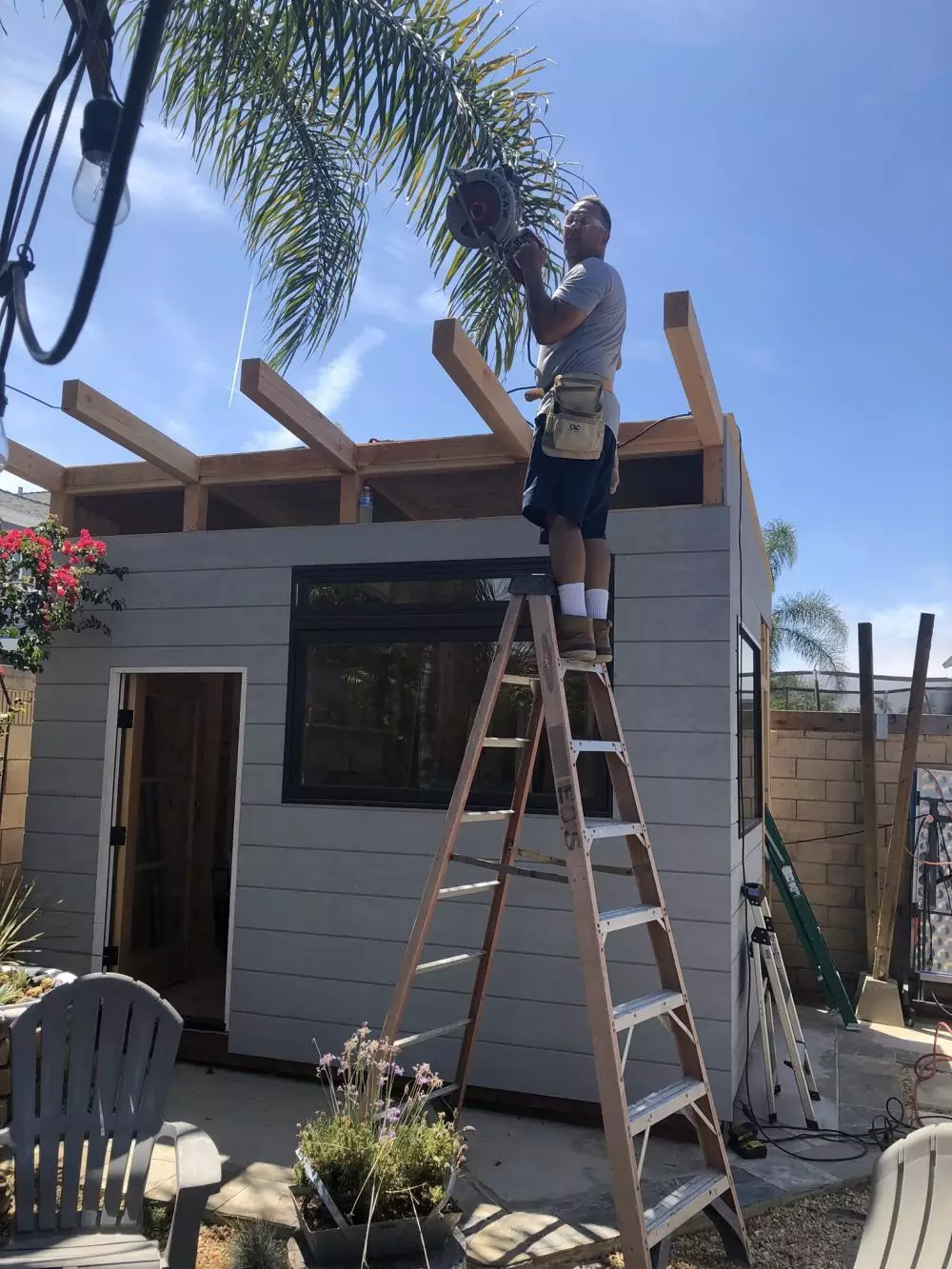 Coffee shop di halaman belakang Twitter