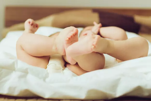 Nama anak kembar laki-laki kekinian © 2020 brilio.net Nama anak kembar laki-laki kekinian © 2020 brilio.net