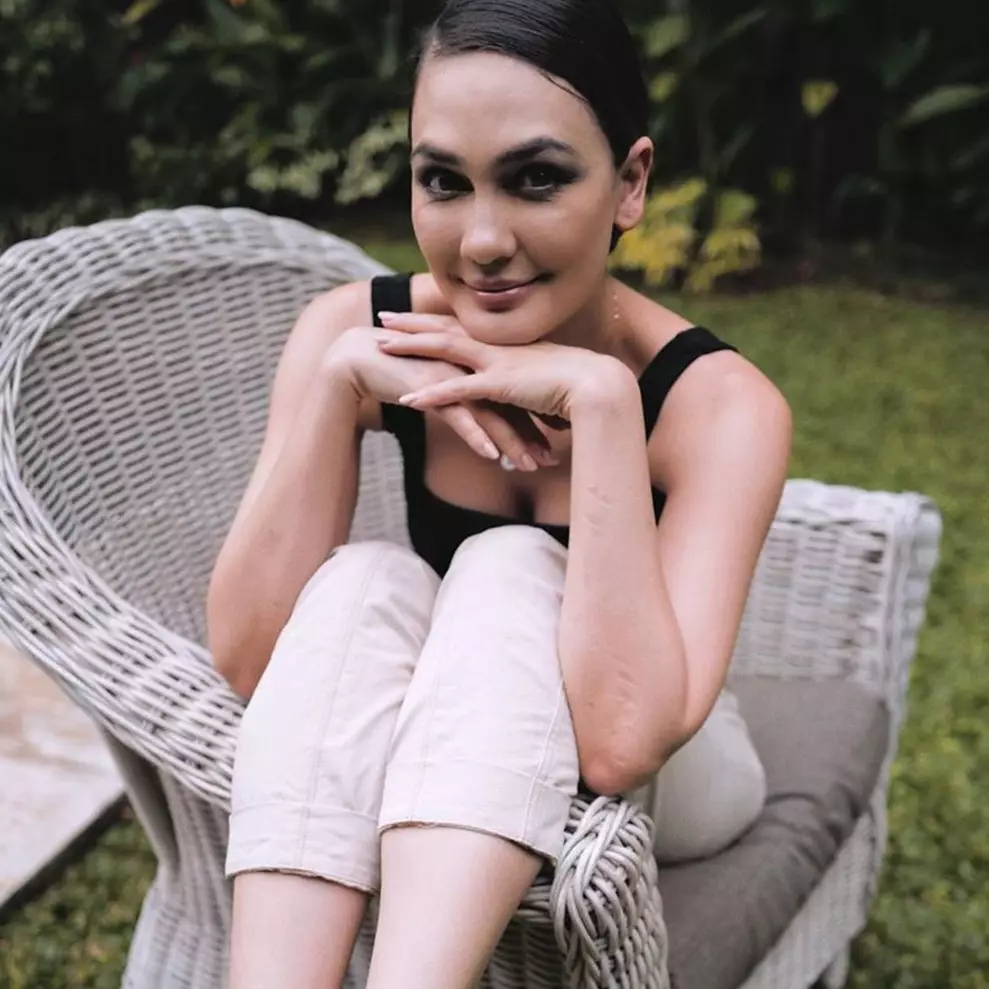 15 Potret kamar Luna Maya, penampakan walk in closet bikin takjub