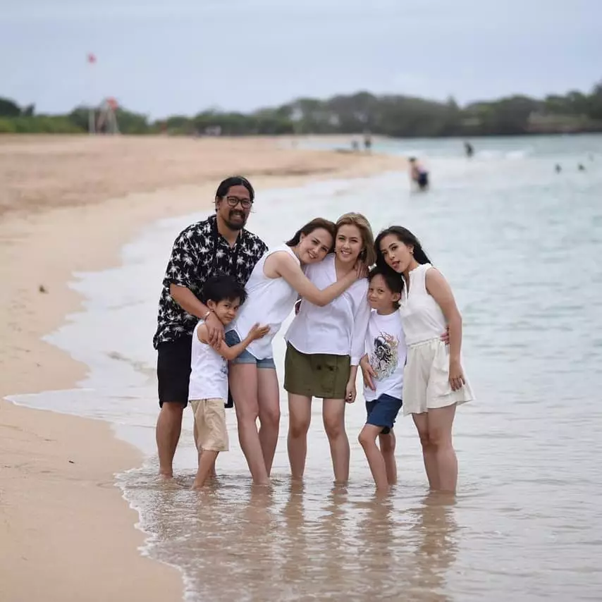 Adhisty Zara dan keluarga Instagram Adhisty Zara dan keluarga Instagram