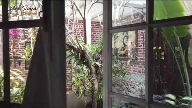 halaman rumah Yuni Shara berbagai sumber halaman rumah Yuni Shara berbagai sumber