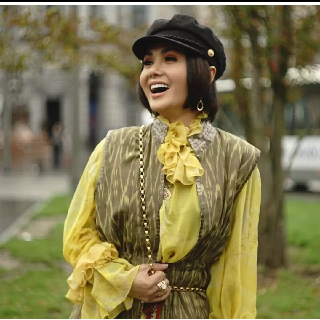 9 Potret halaman rumah Yuni Shara, banyak koleksi tanaman