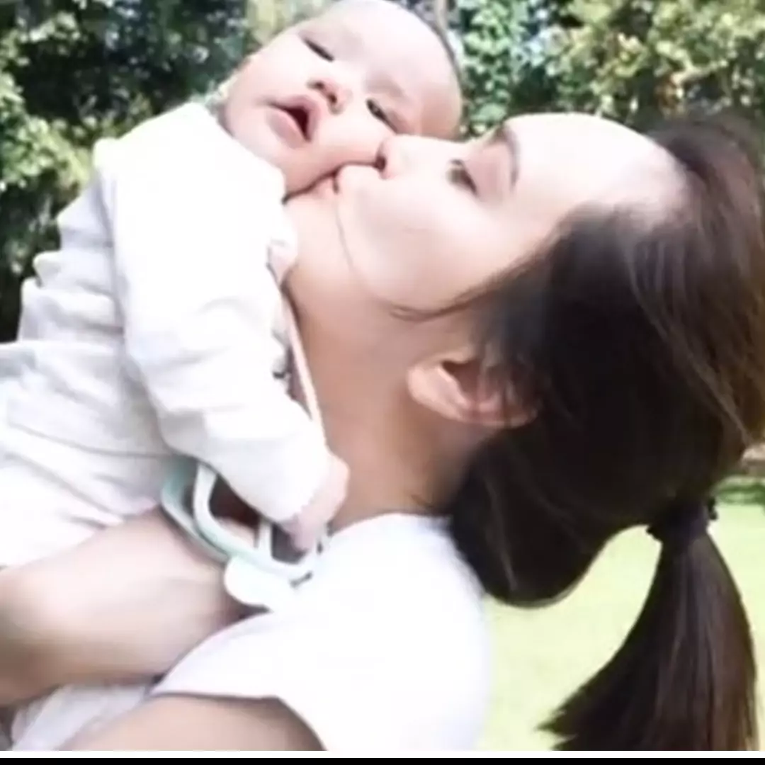 10 Momen bahagia Shandy Aulia ulang tahun pertama sebagai ibu