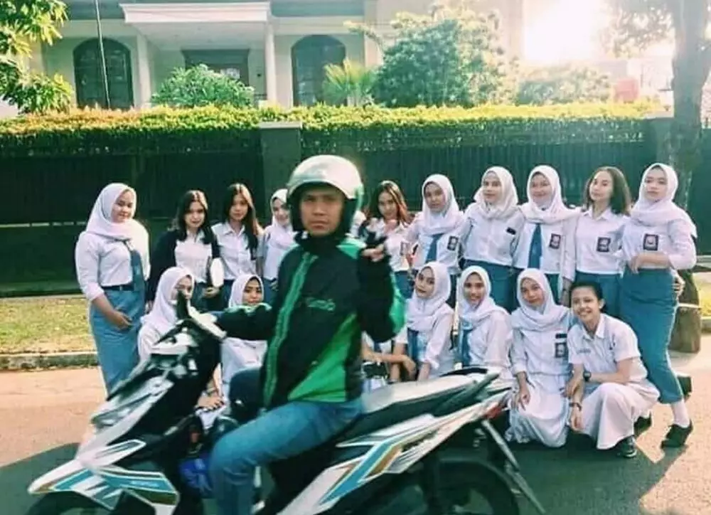 momen absurd ngasih kejutan © 2020 1cak.com momen absurd ngasih kejutan © 2020 1cak.com