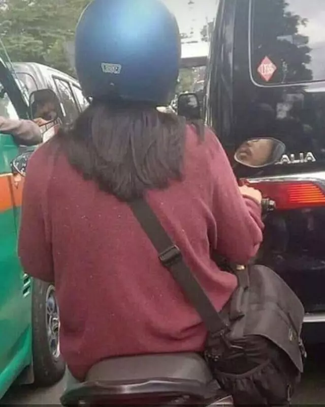 momen absurd pengendara motor © 2020 instagram.com momen absurd pengendara motor © 2020 instagram.com