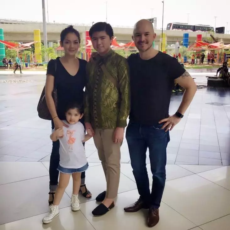 Alex Tian dan keluarga barunya Instagram